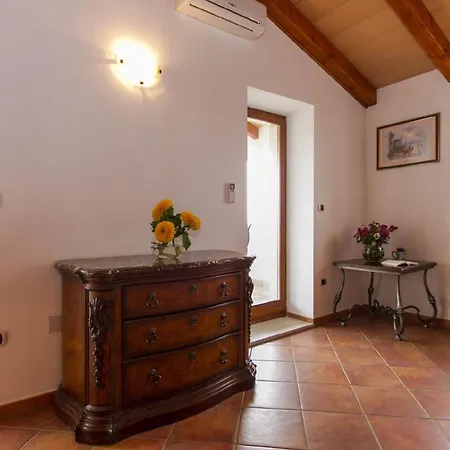 Mit Privatpool Fuer 8 Personen Ca 220 Qm In Skitaca, Istrien Bucht Von Rasa Holiday home