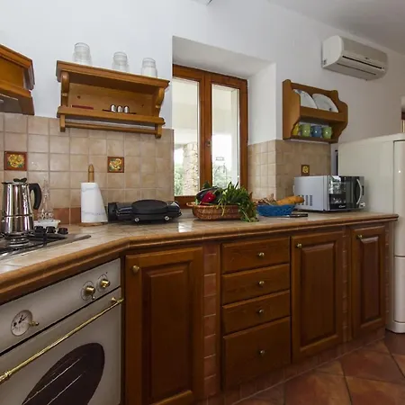Mit Privatpool Fuer 8 Personen Ca 220 Qm In Skitaca, Istrien Bucht Von Rasa Holiday home *