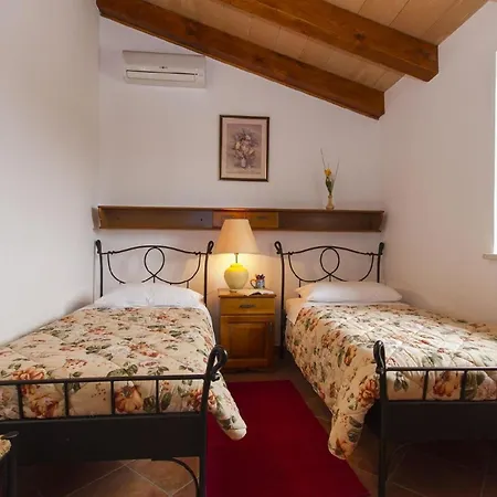 Mit Privatpool Fuer 8 Personen Ca 220 Qm In Skitaca, Istrien Bucht Von Rasa
