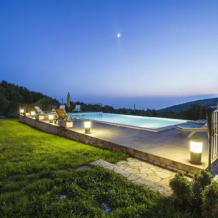 Mit Privatpool Fuer 8 Personen Ca 220 Qm In Skitaca, Istrien Bucht Von Rasa *